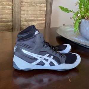 Boys/men’s Asics Wrestling shoes